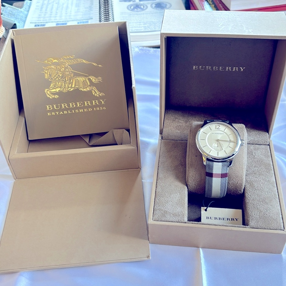 Burberry classic stainless steel silver quartz Unisex Watch